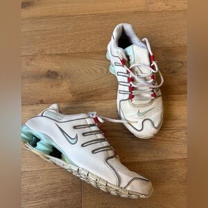 NIKE SHOX white/mint/red/charcoal size 10